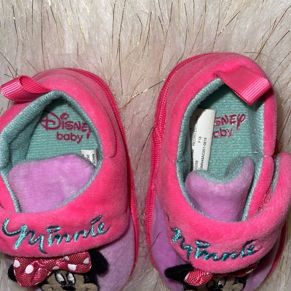 Disney | size 2 | Minnie Mouse slippers - Picture 3 of 7